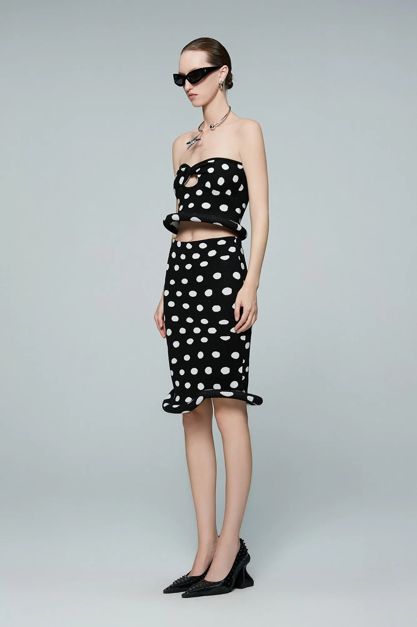 Twisted polka dot knitted half skirt